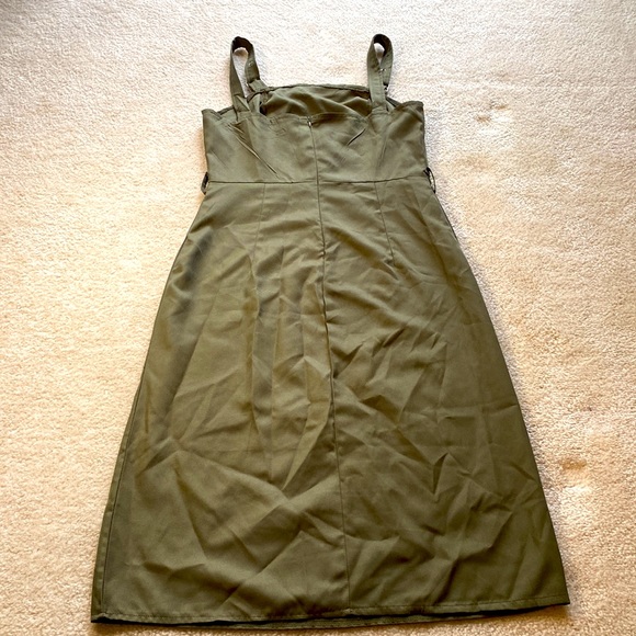 Green khaki summer/spring dress - Picture 2 of 3